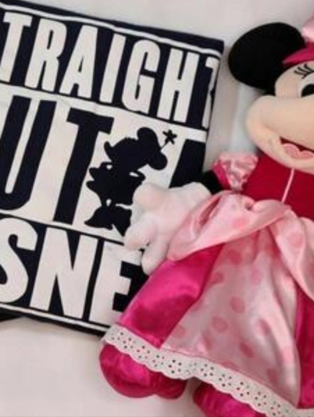 Disney Family Lot (Minnie Medium Shirt) & Minnie Doll 16.5x6